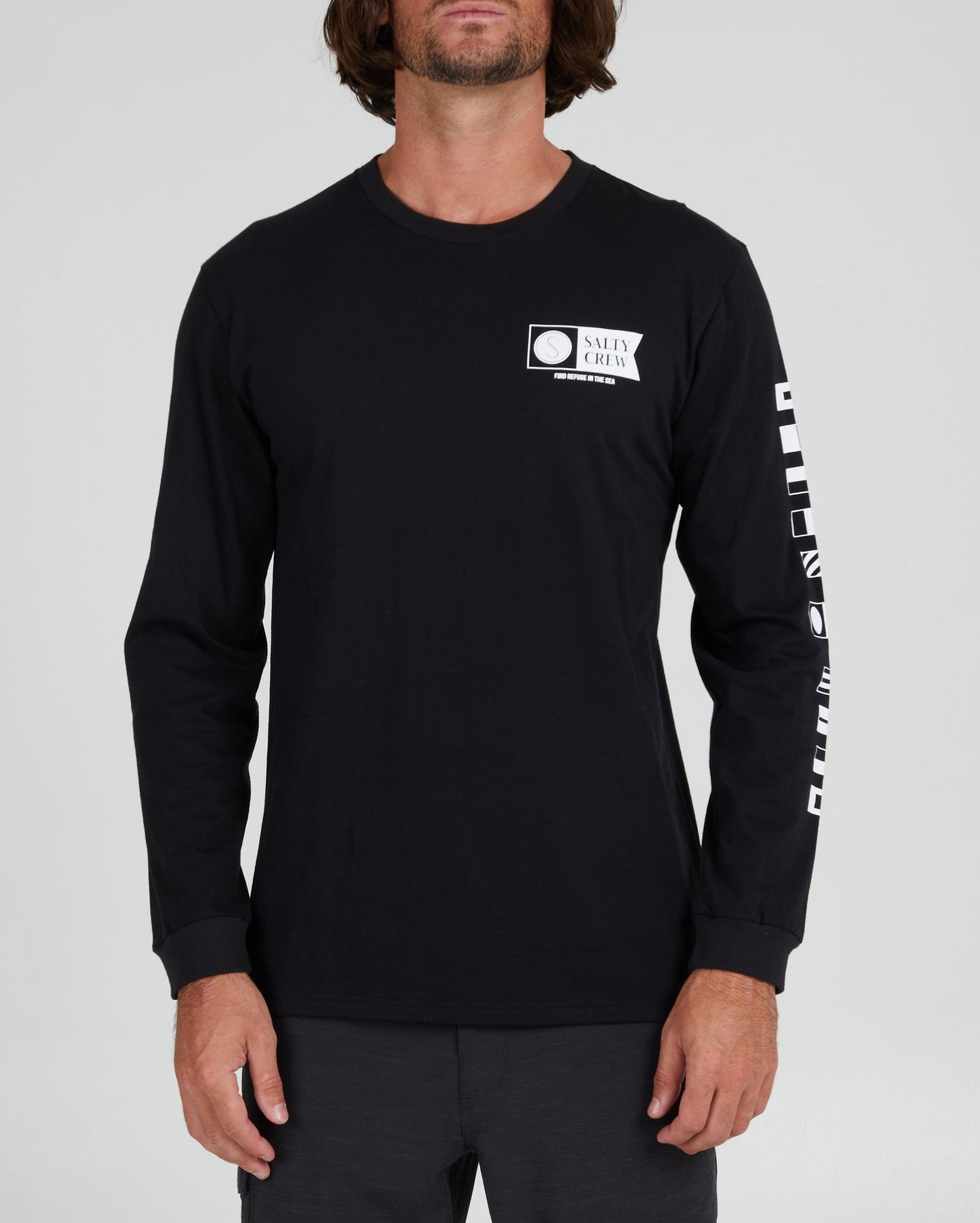 Vista frontal de Alpha Black  L/S Premium Tee