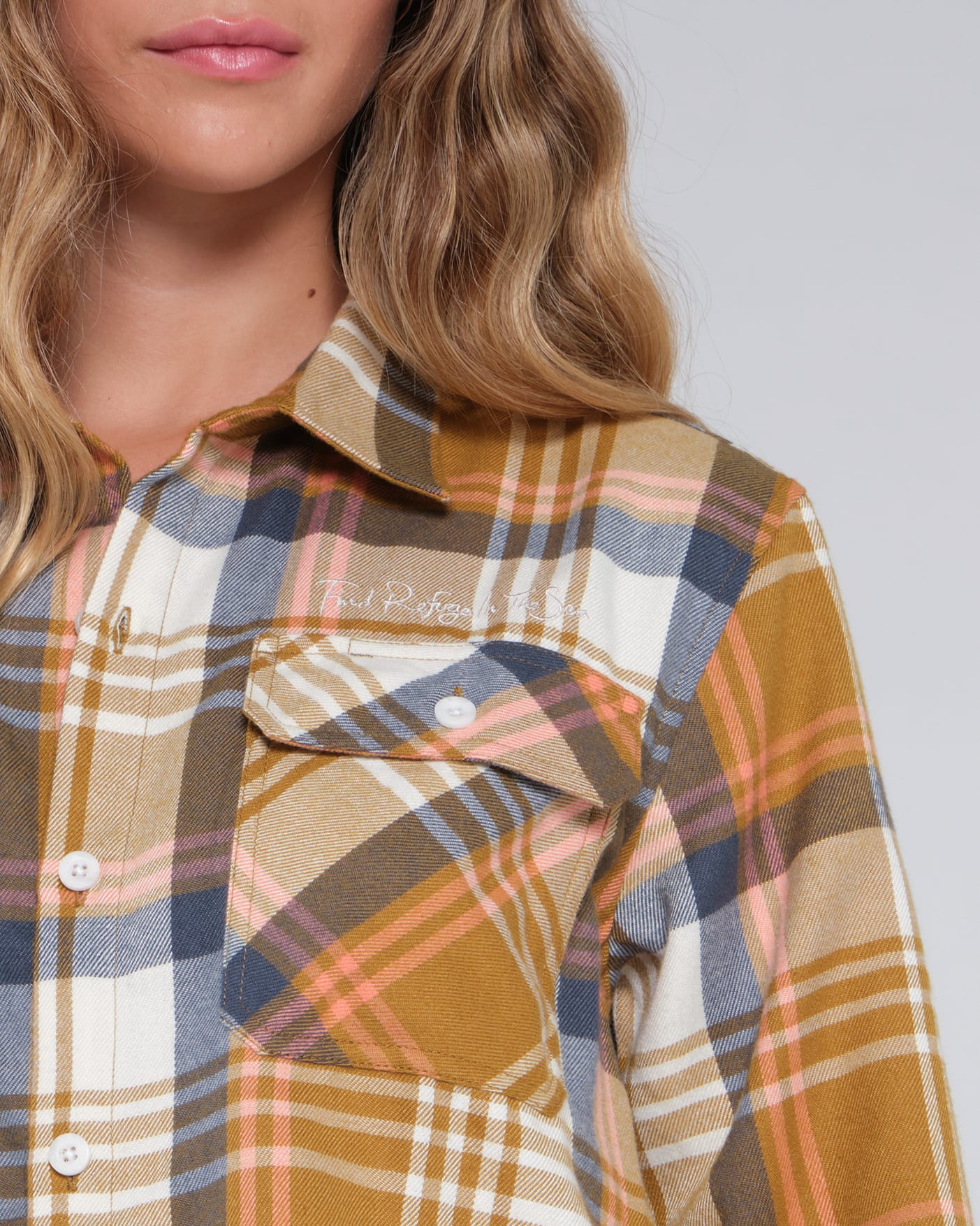 Salty crew WOVEN SHIRTS GOLDEN AGE CROP FLANNEL - Gold in Gold