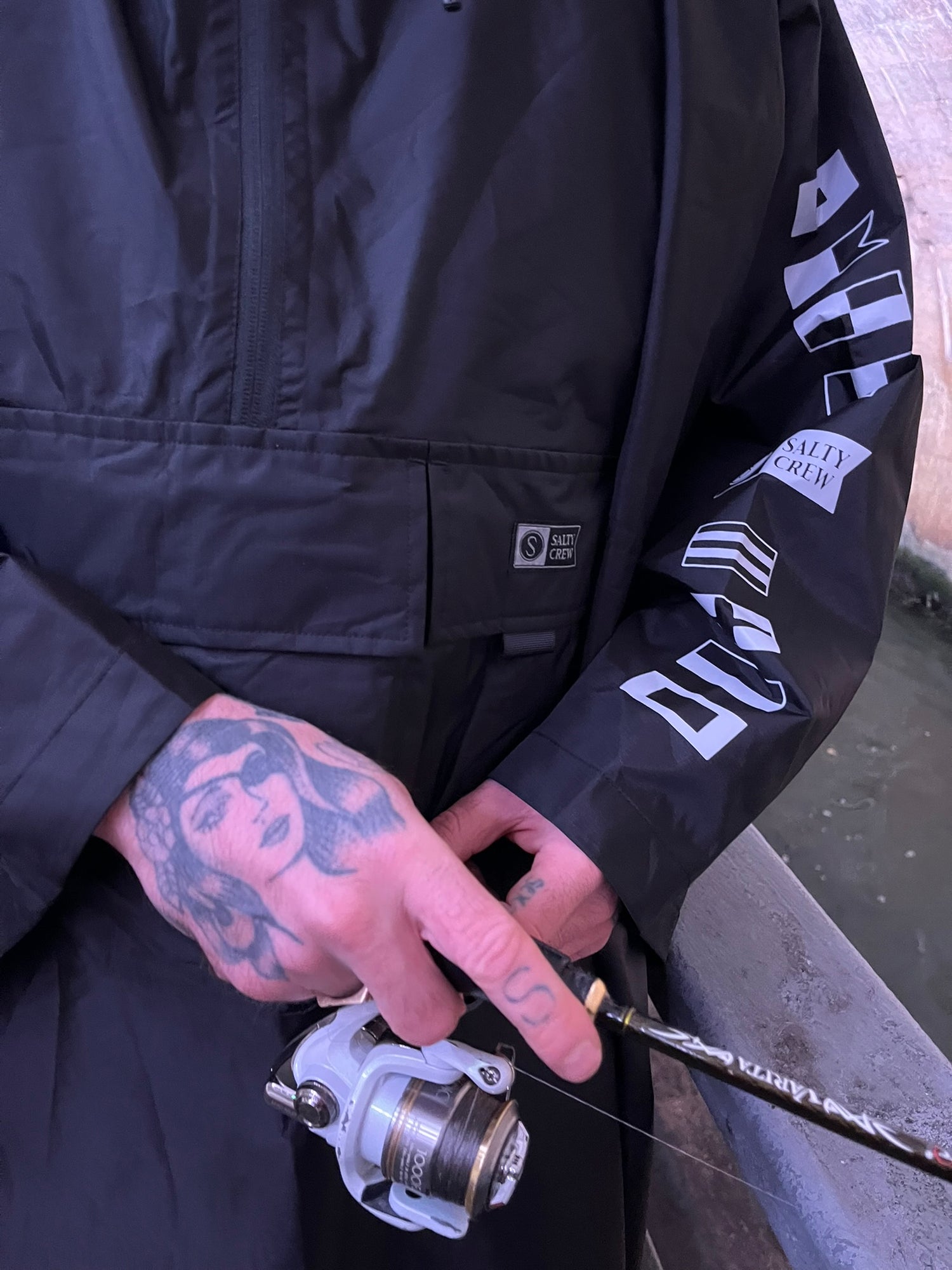 Delta Poncho - Black