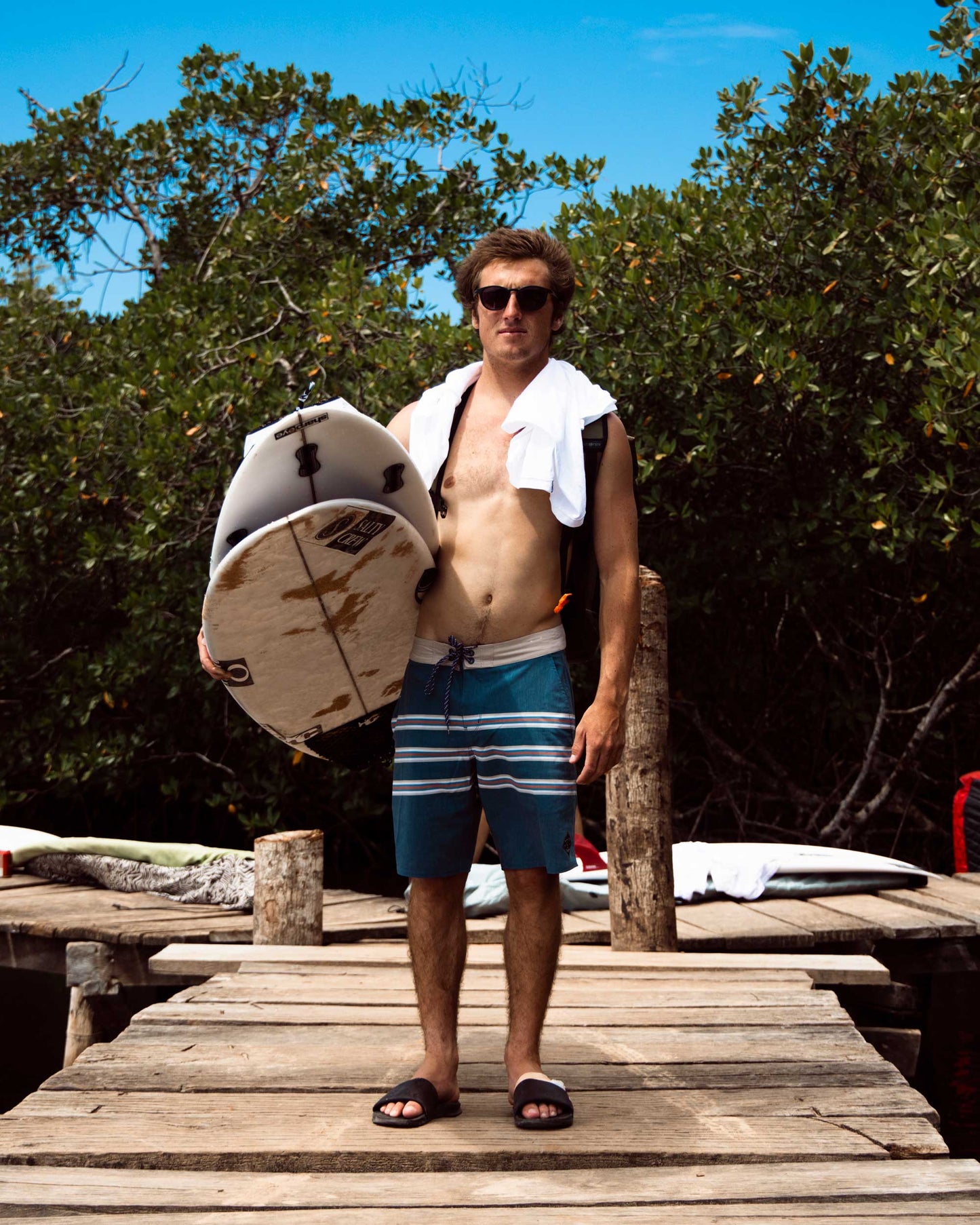 SHOREBREAK BOARDSHORT - ESCURO NAVY