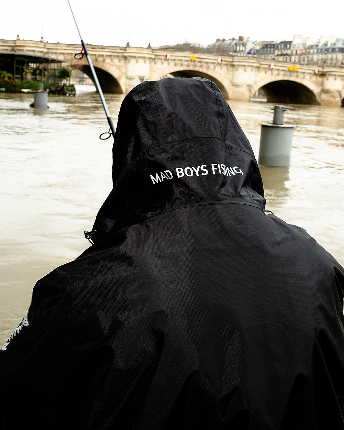 Mb Delta Poncho  - Black
