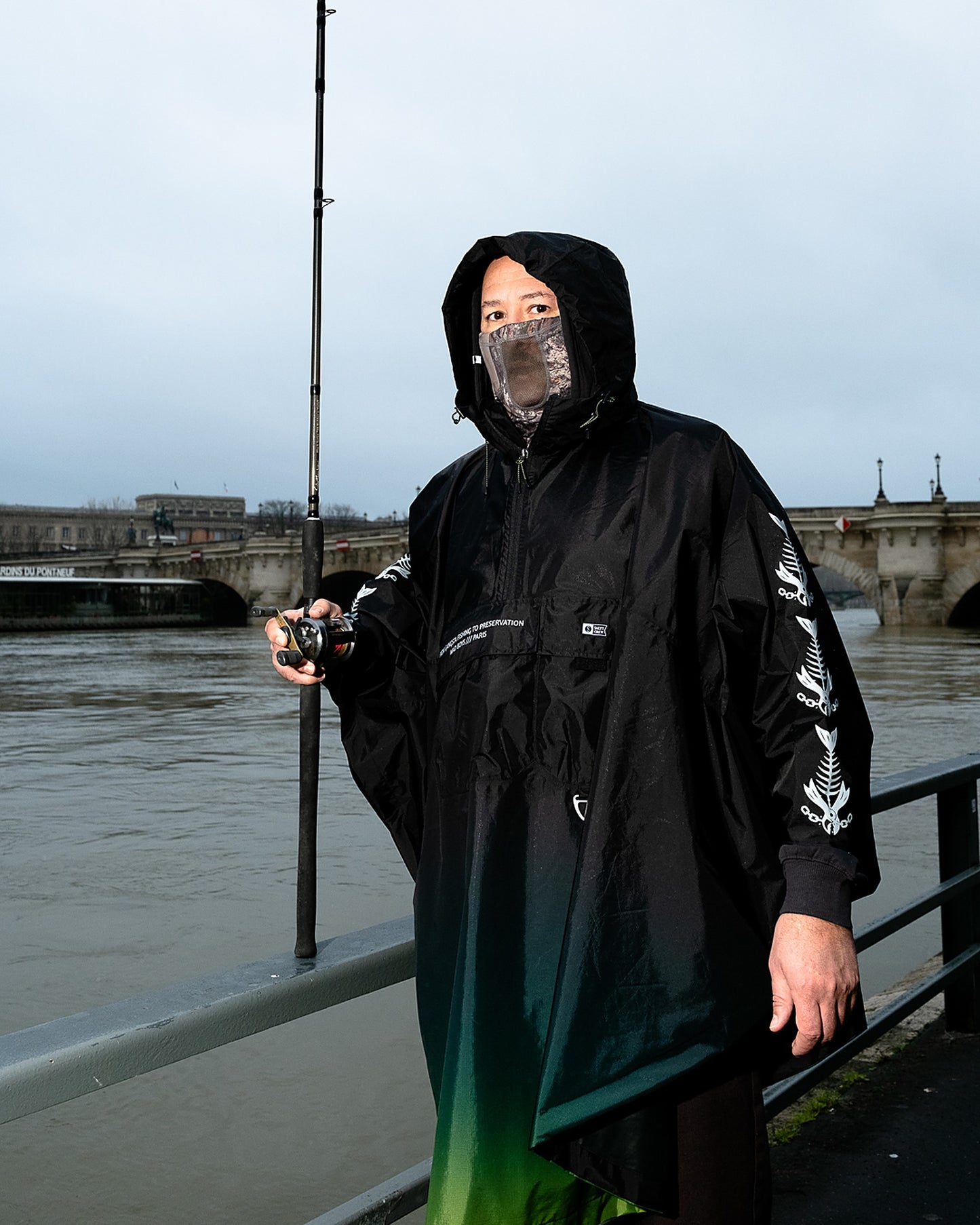 Mb Delta Poncho  - Black