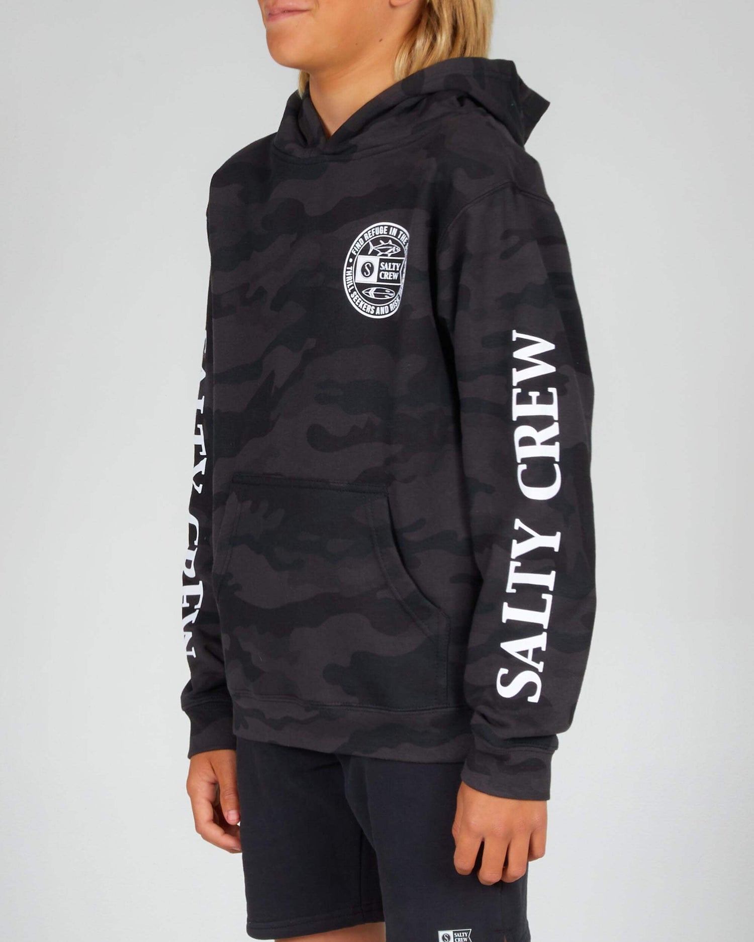 Salty crew FLEECE LEGENDS BOYS HOED FLEECE - BLACK CAMO  in BLACK CAMO